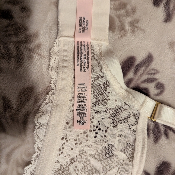Victoria's Secret Elegant Lace Underwire Bra - Cream 36DDD - Picture 4 of 7